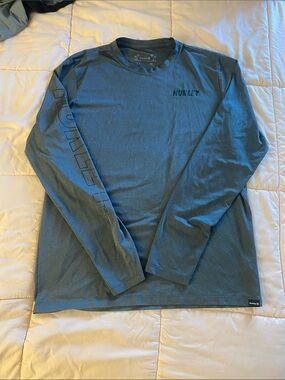 Hurley Men's Long-Sleeve grey, in and out of water!
